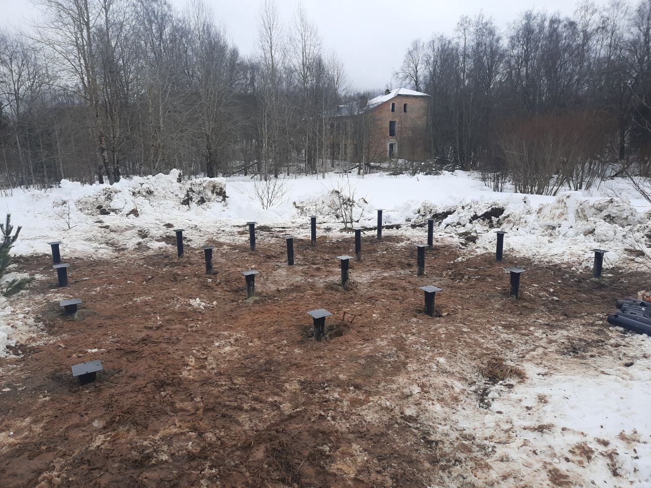 Винтовые сваи зимой